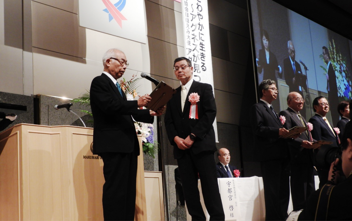 日本対がん協会賞を受賞した清水秀昭名誉理事長の写真